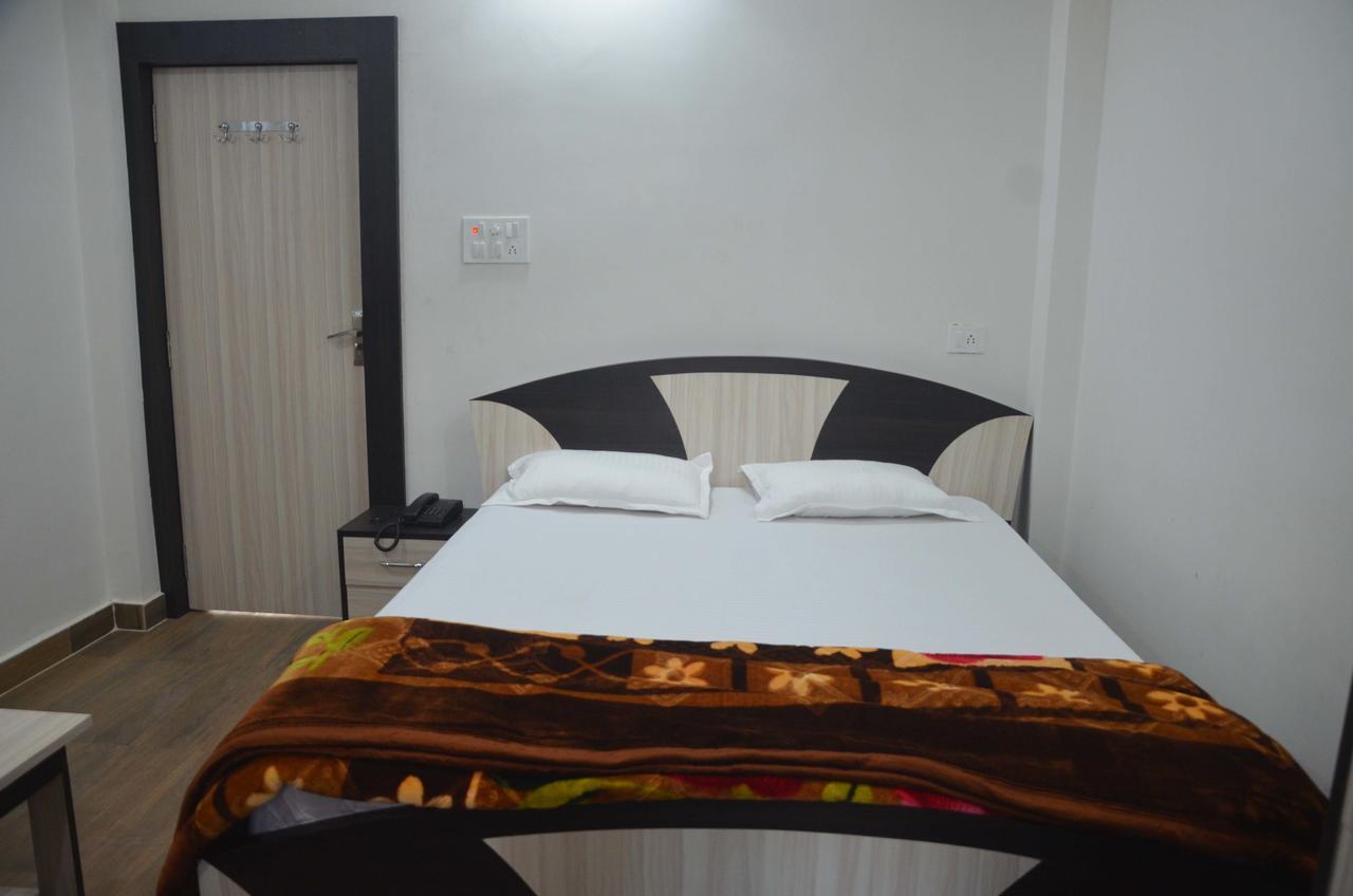 Hotel Pyara Palace Gaya Quarto foto